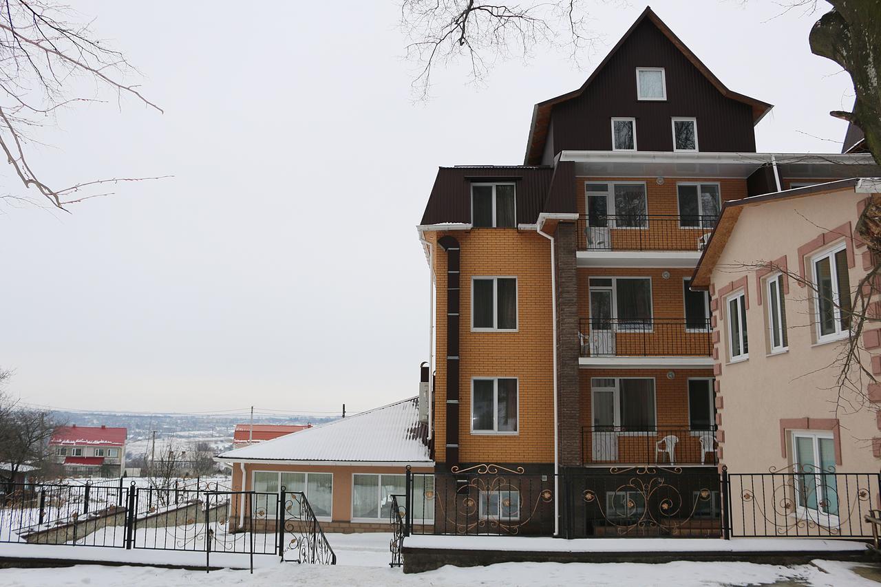 Vitapark Sonyachnyy Provans Satanov Exterior foto